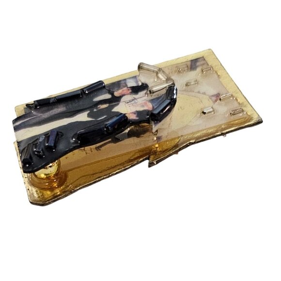 Couple Under Umbrella City Scape Glass Bead Resin Pin Pendant Bonnie Kondor L639 - Picture 3 of 9